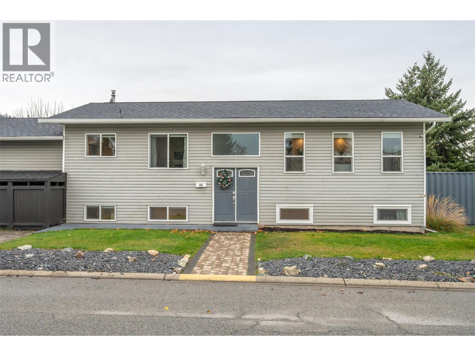 98 Dauphin Avenue, Penticton
