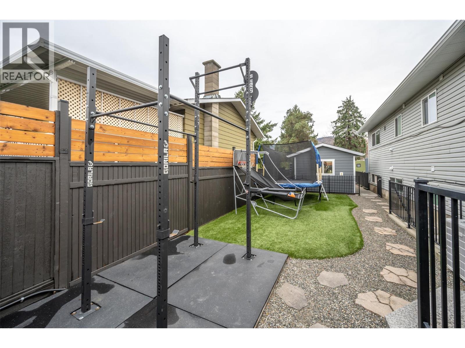 98 Dauphin Avenue, Penticton