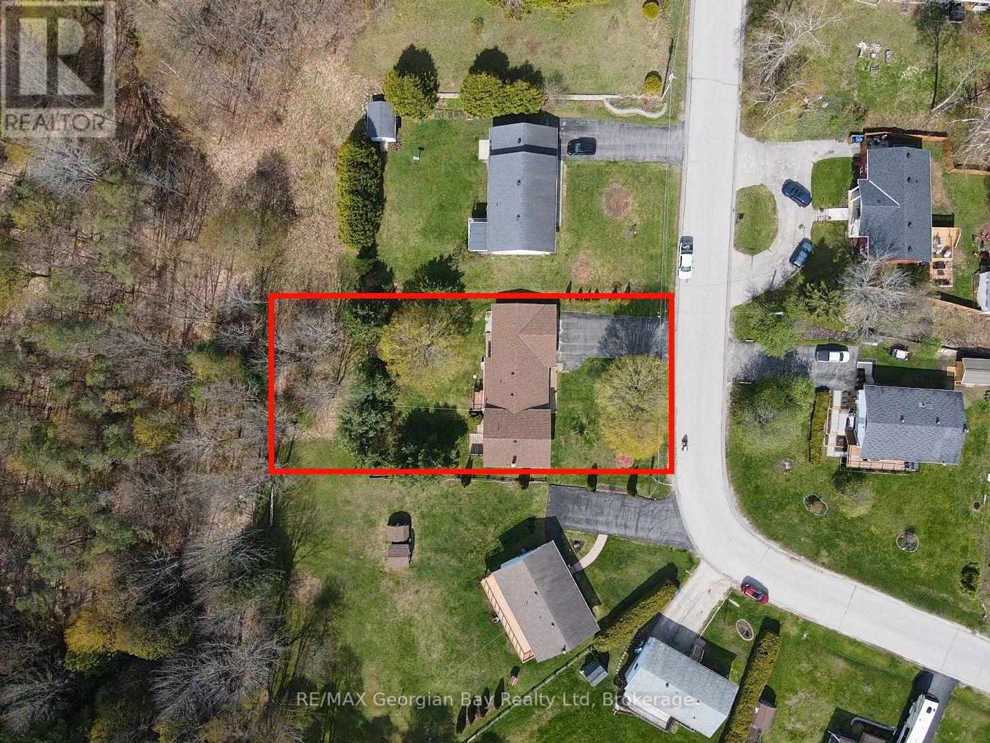63 LEPAGE DRIVE - 33