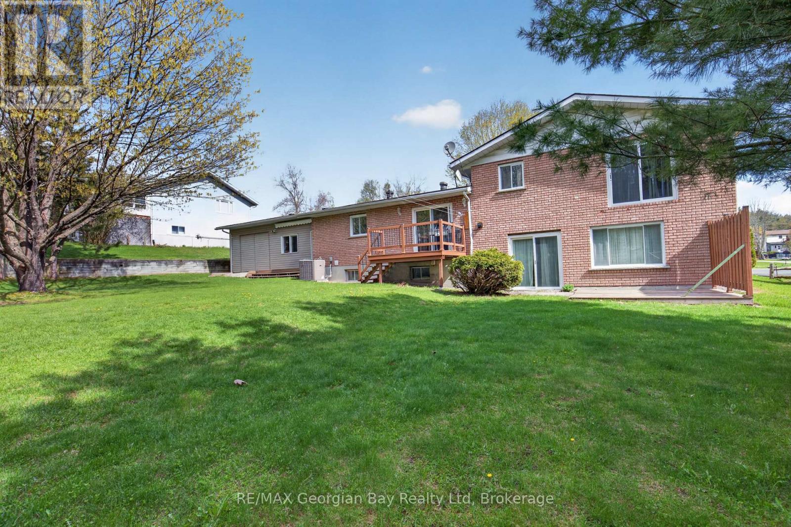 63 LEPAGE DRIVE - 32