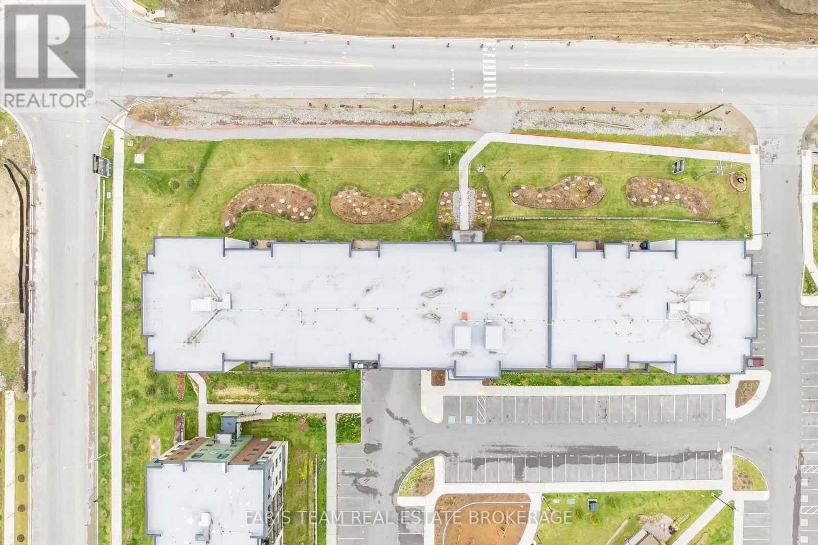 #402 4 SPICE WAY - 37