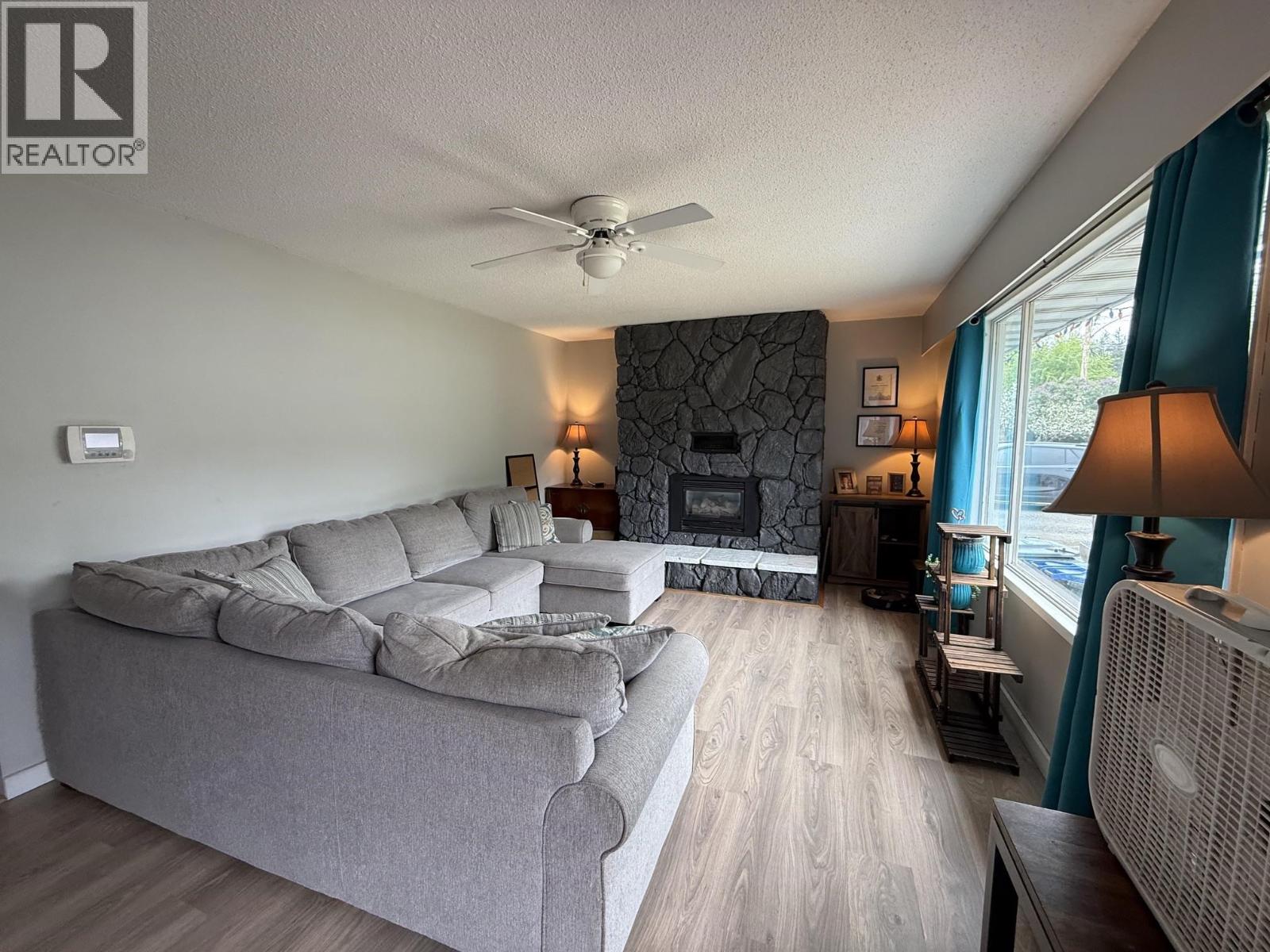 1055 N NINTH AVENUE - 6