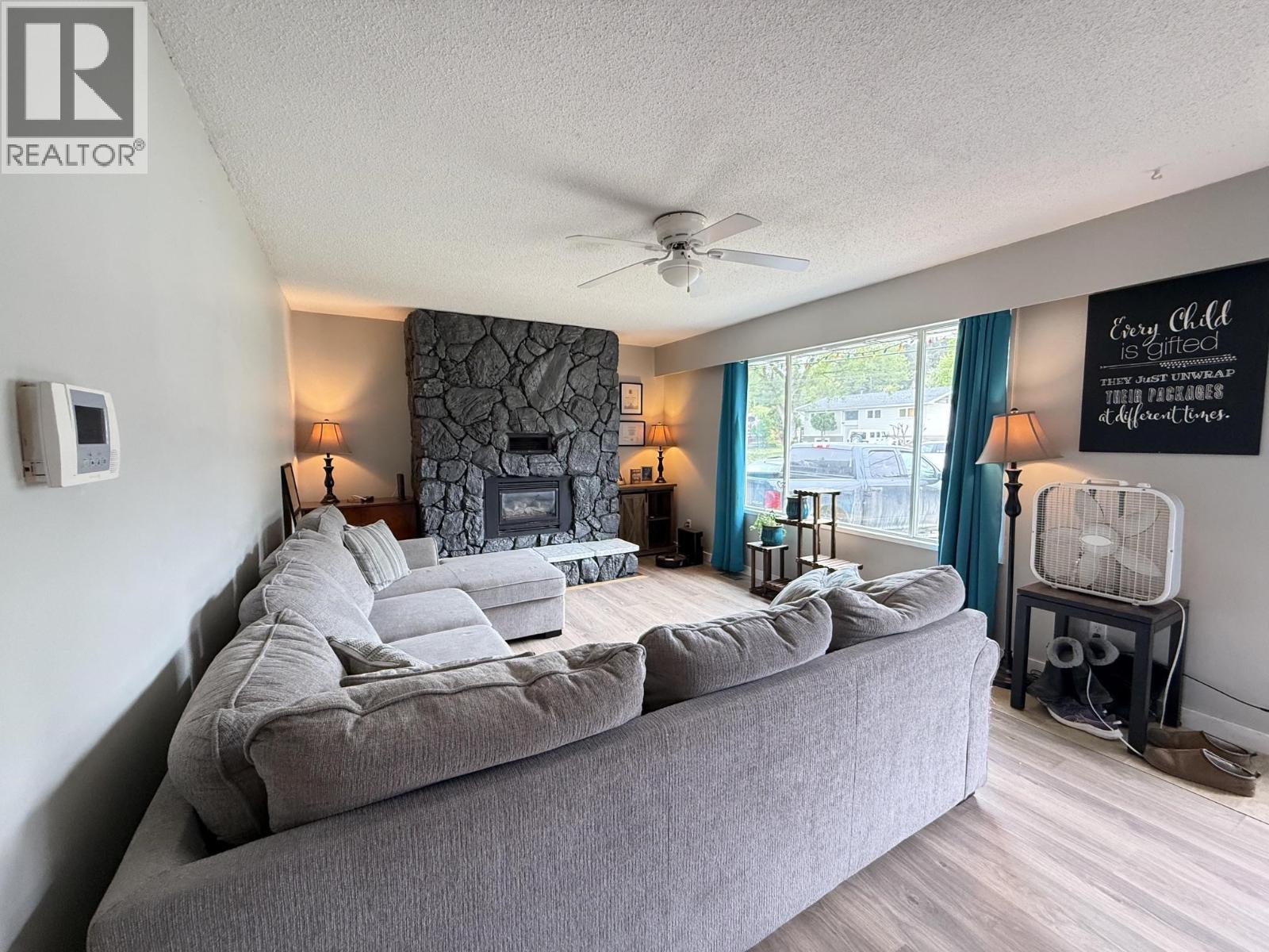 1055 N NINTH AVENUE - 7