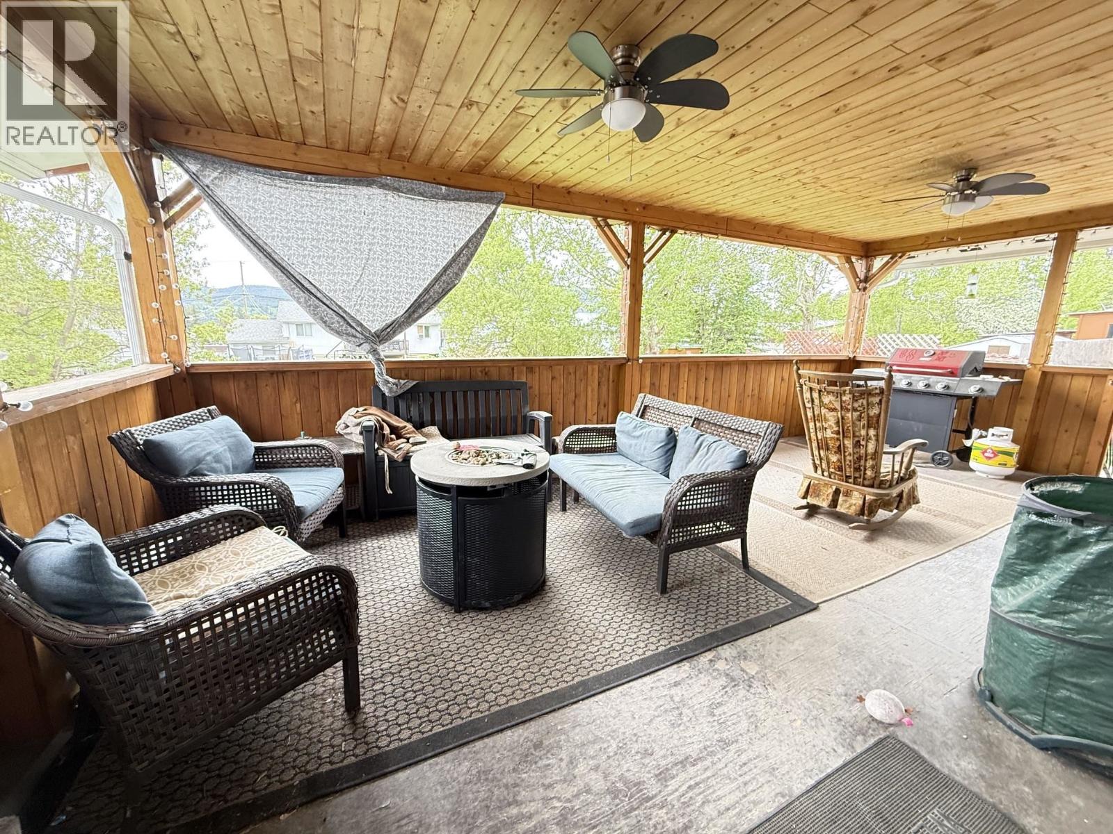 1055 N NINTH AVENUE - 17