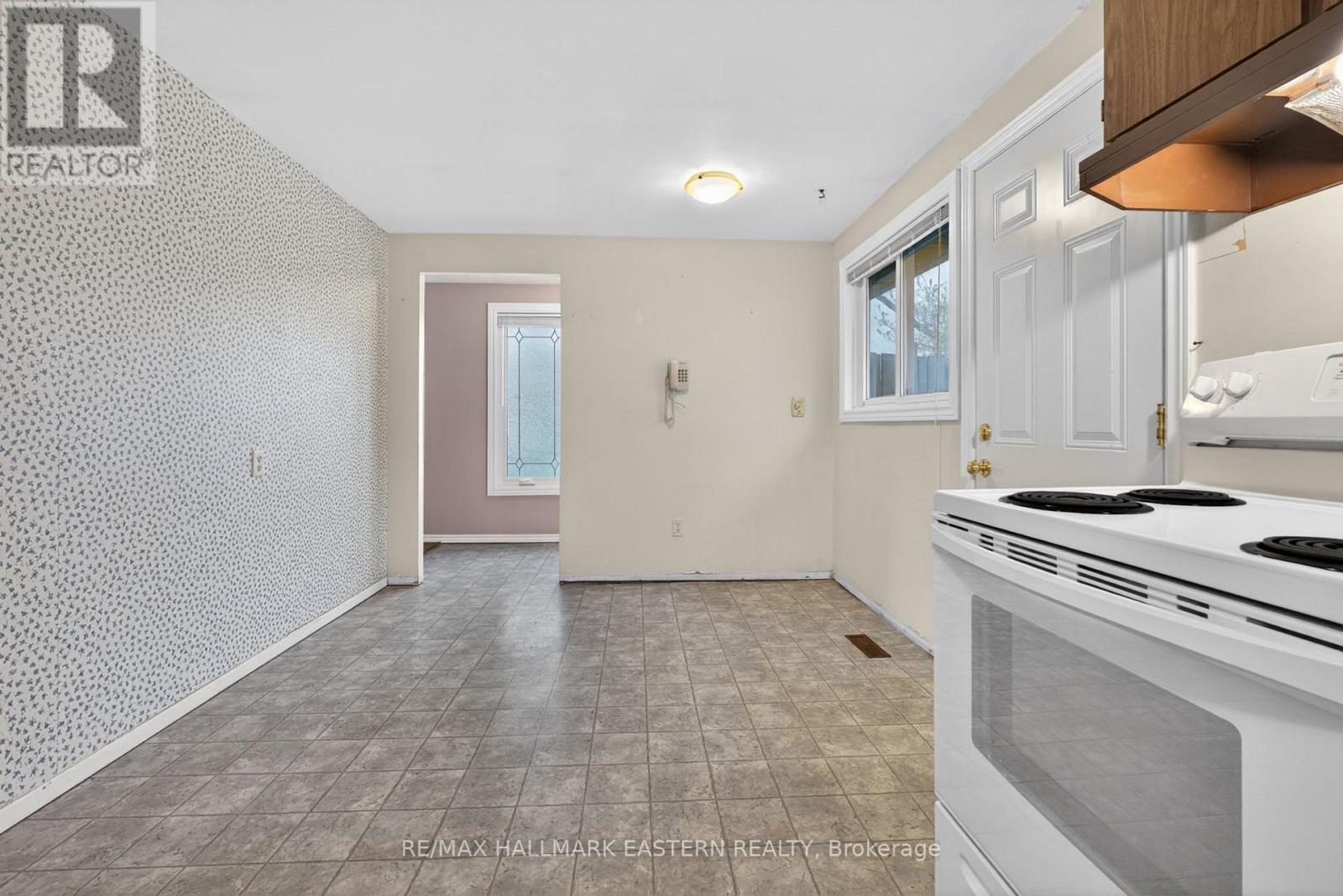 1121 NORMAN CRESCENT - 13