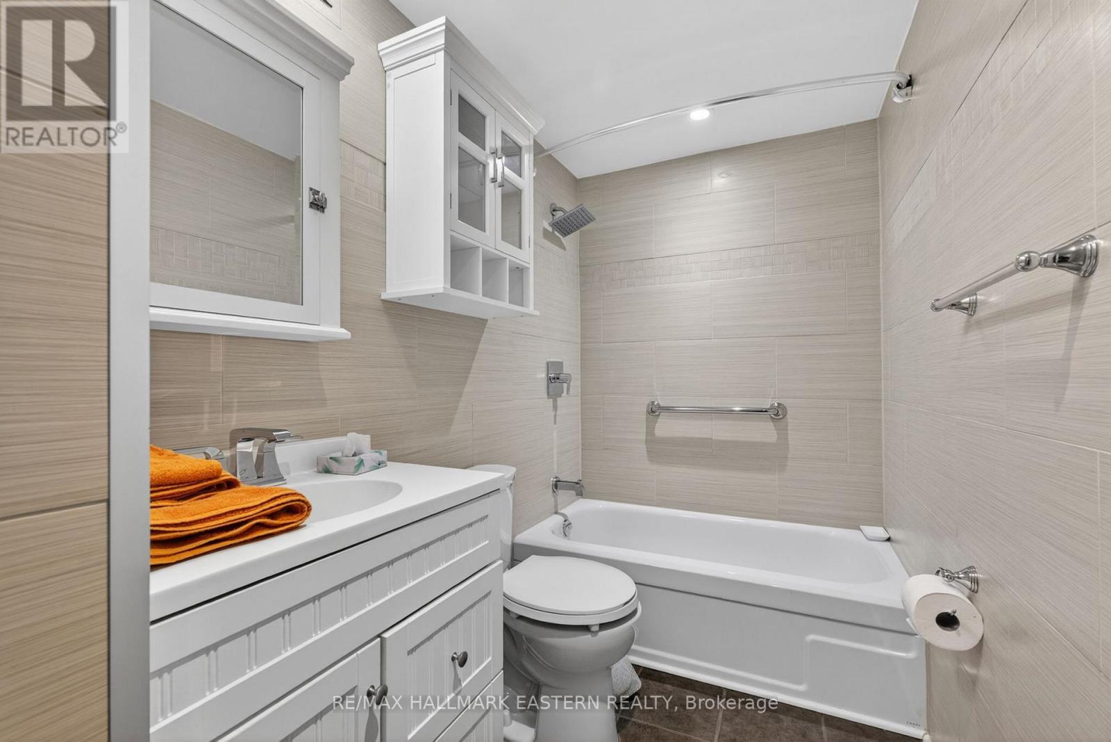 1121 NORMAN CRESCENT - 21
