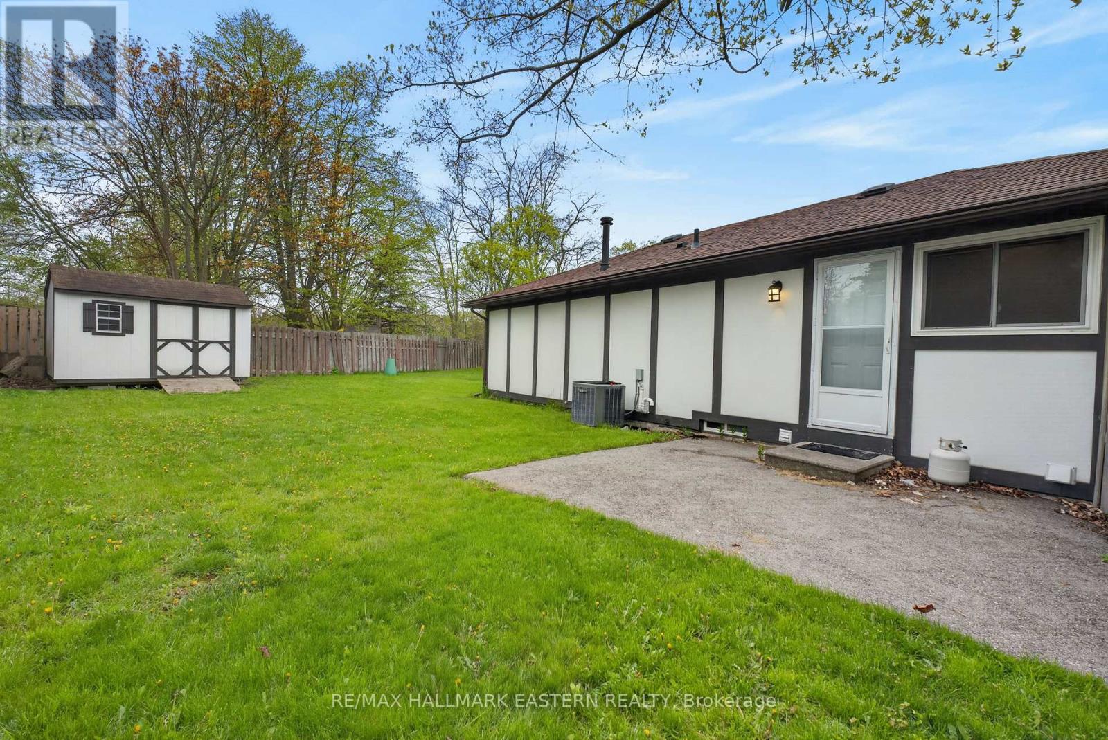 1121 NORMAN CRESCENT - 29