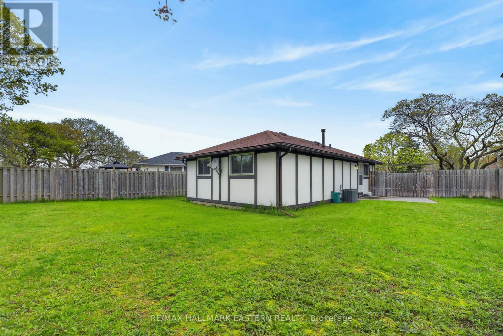 1121 NORMAN CRESCENT - 31