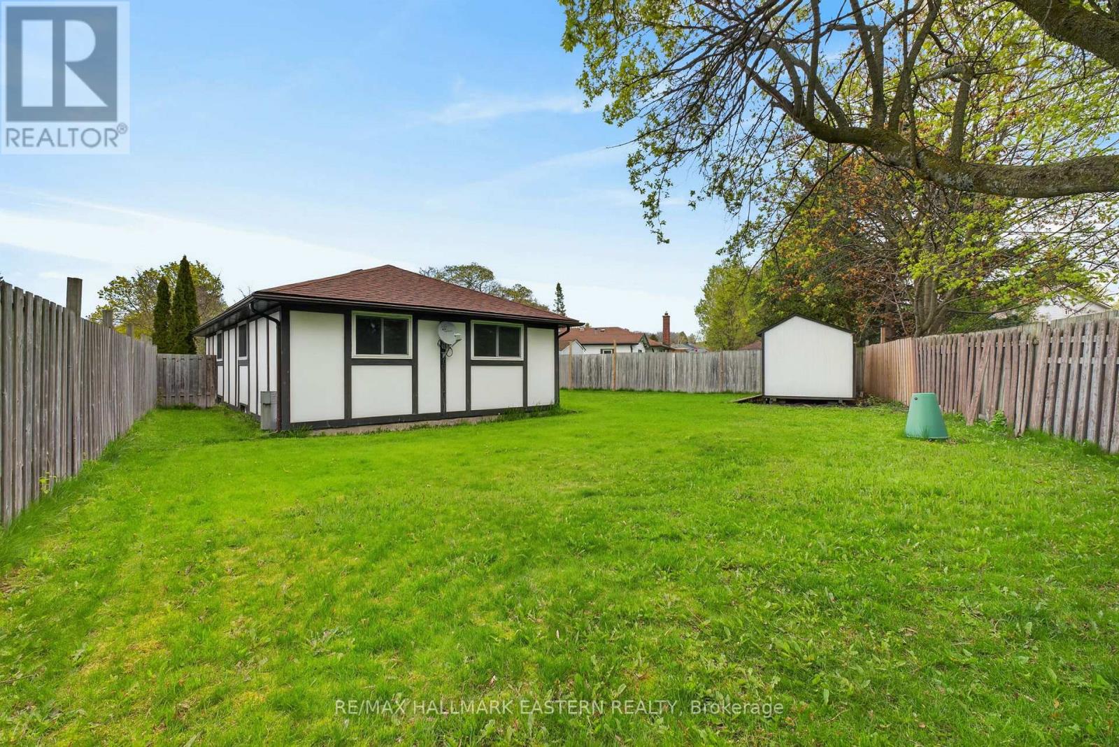 1121 NORMAN CRESCENT - 32