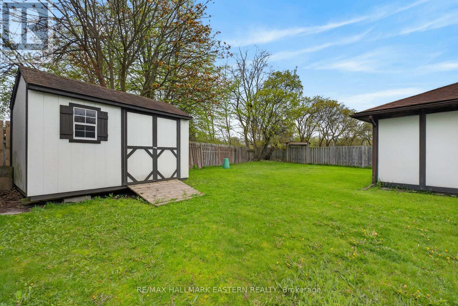 1121 NORMAN CRESCENT - 33
