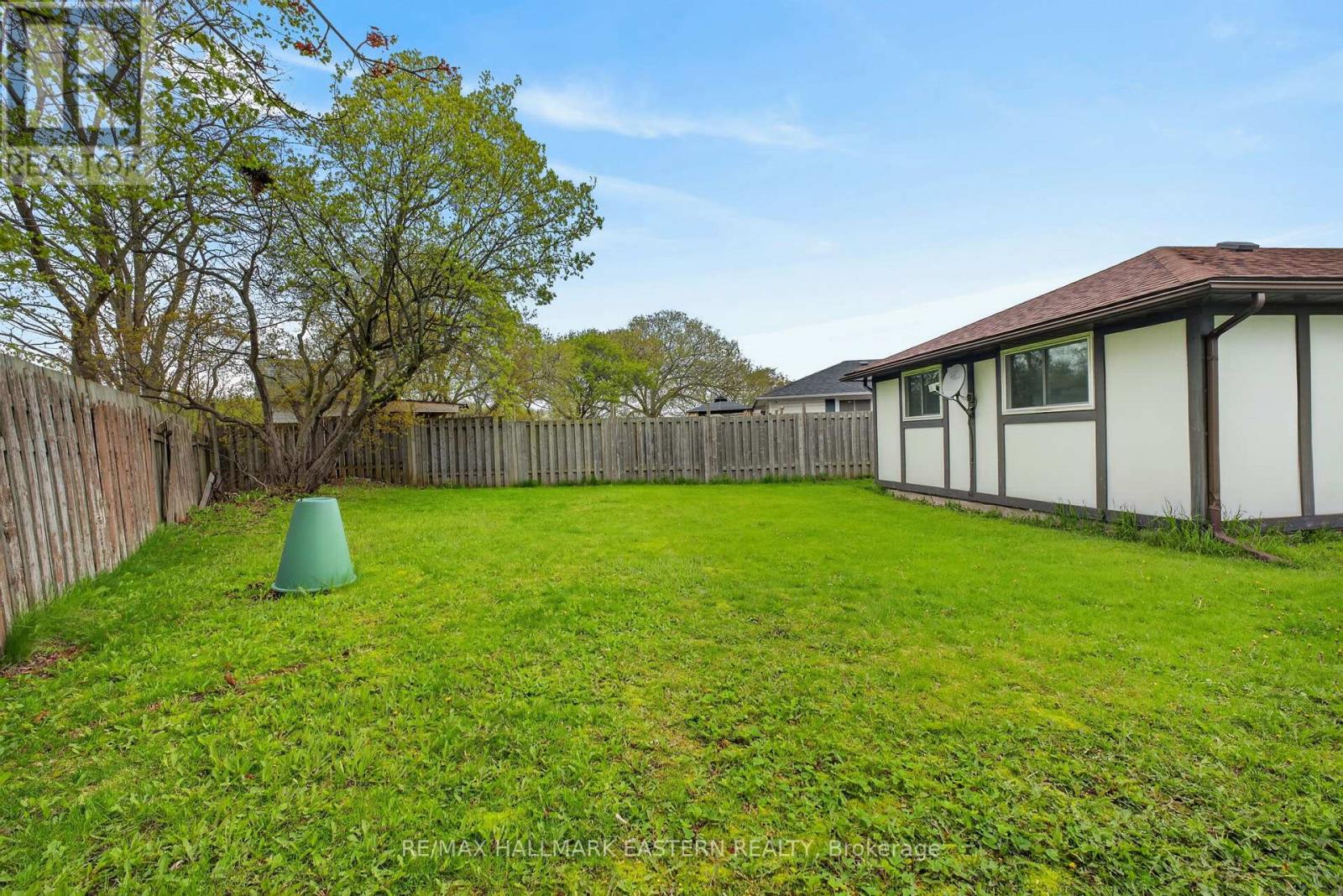 1121 NORMAN CRESCENT - 34