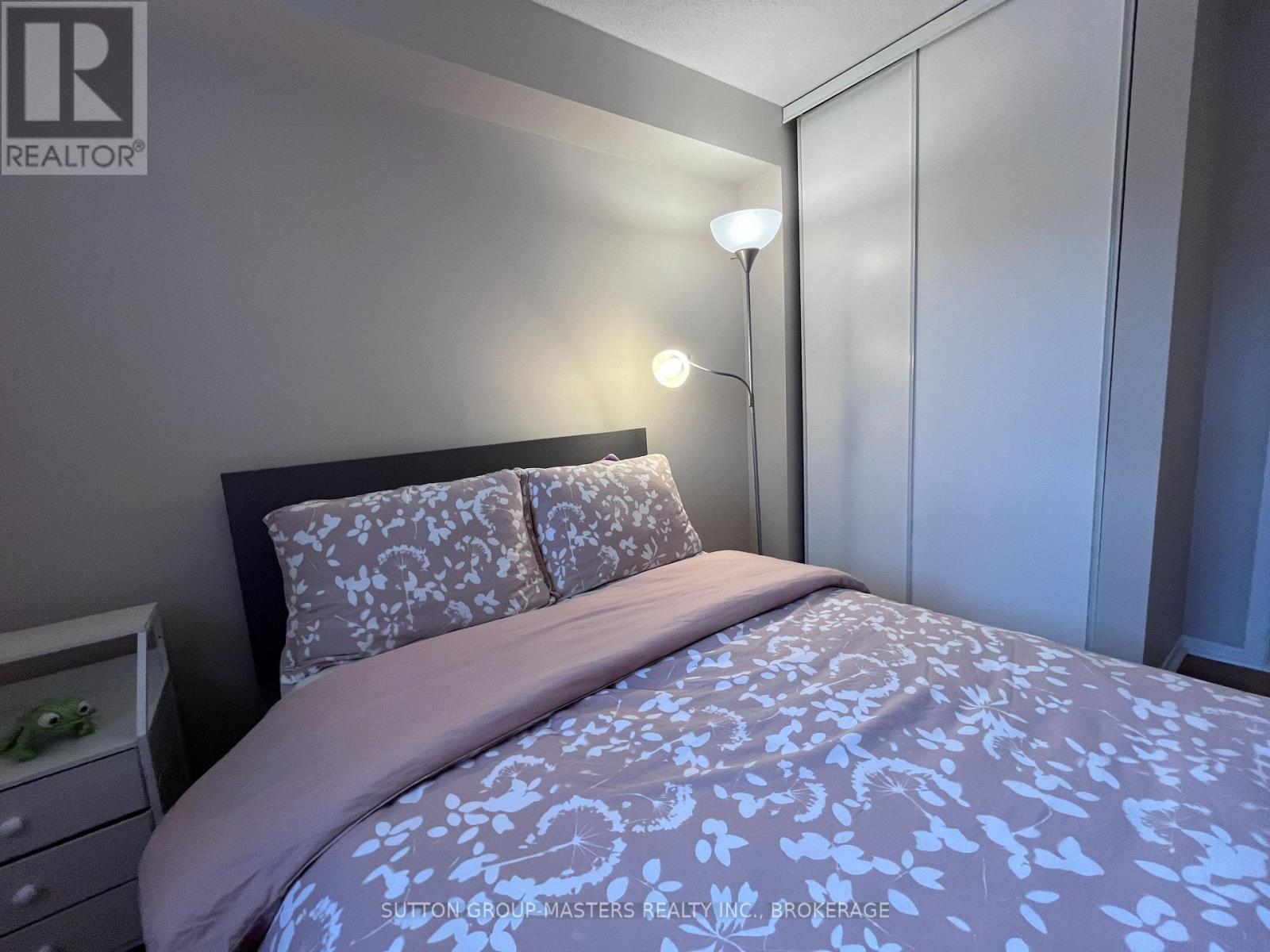 #208 310 KINGSDALE AVENUE - 17
