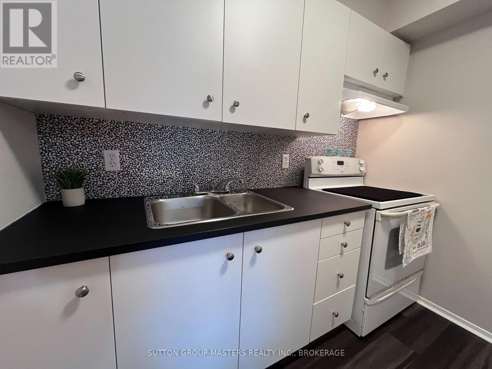 #208 310 KINGSDALE AVENUE - 20