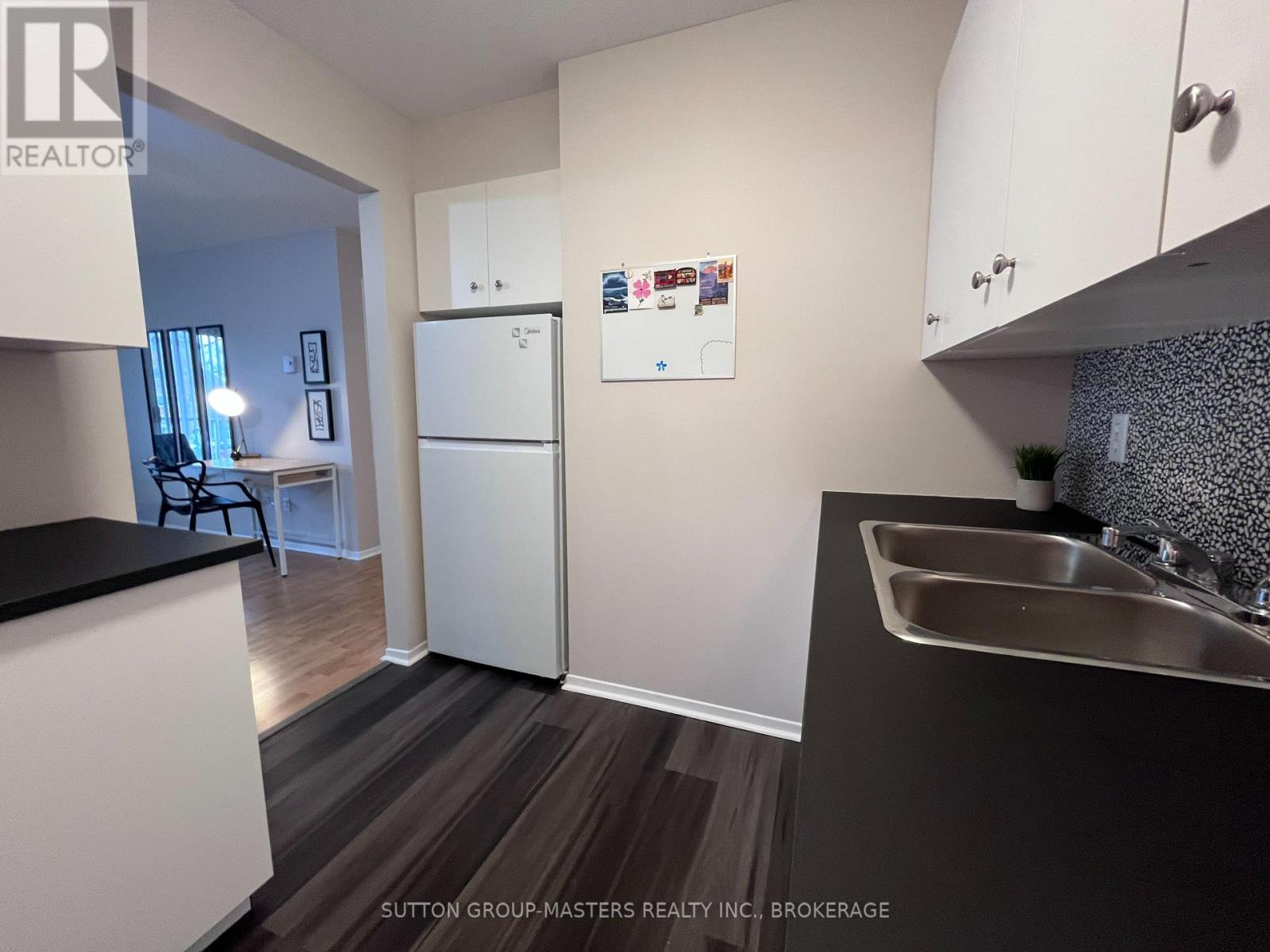 #208 310 KINGSDALE AVENUE - 22
