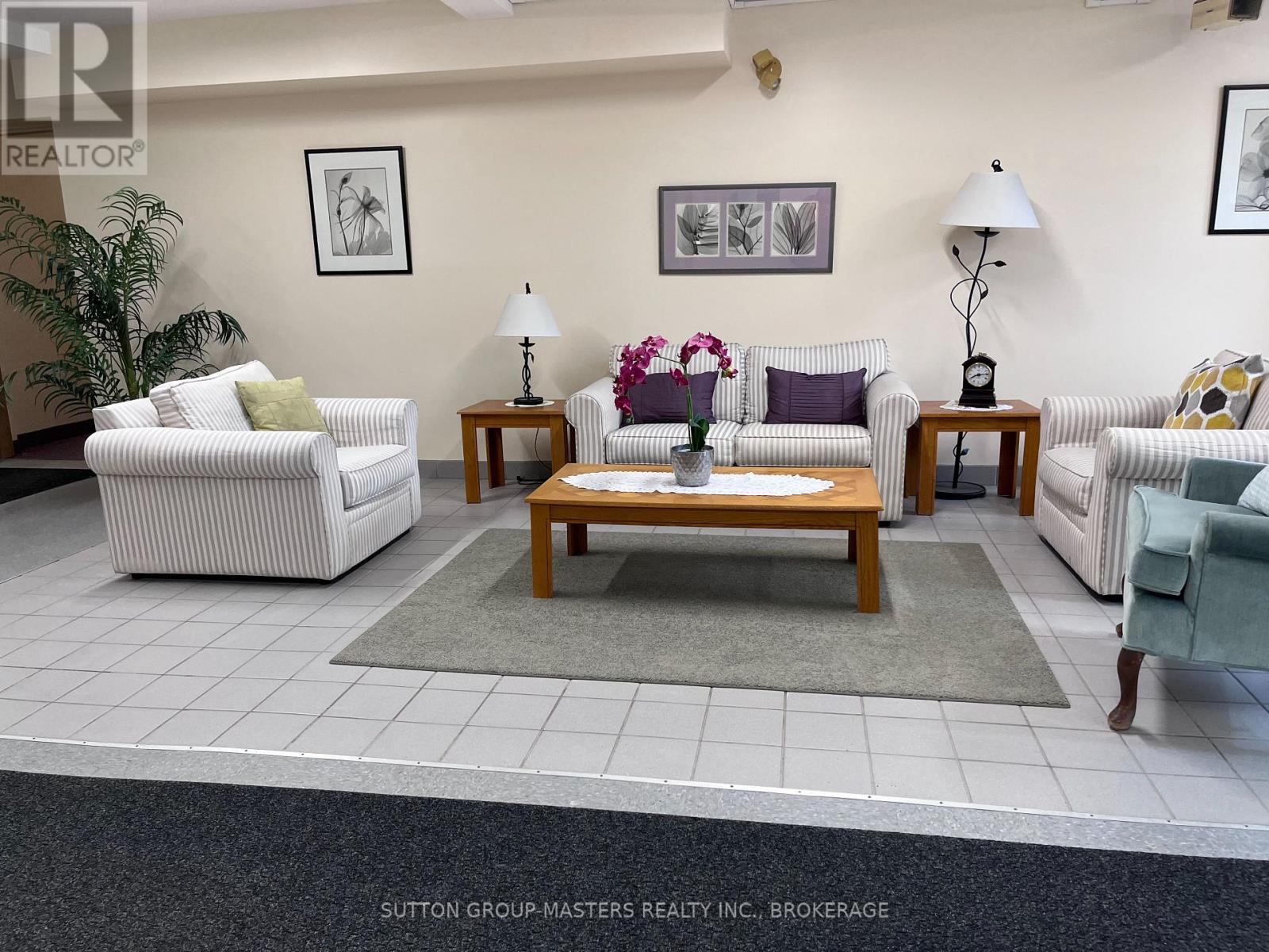 #208 310 KINGSDALE AVENUE - 24