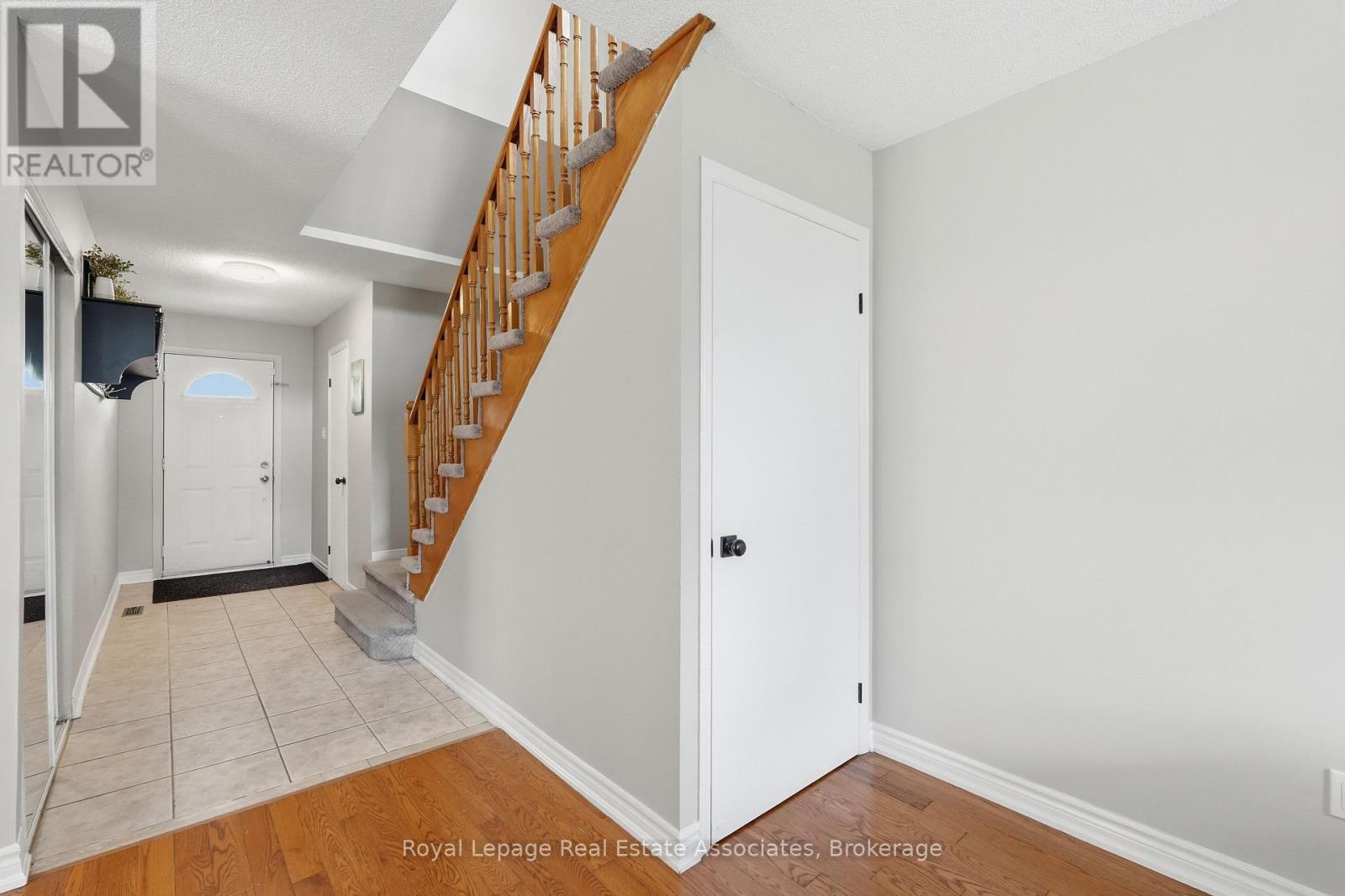 8 SPARROW COURT - 18