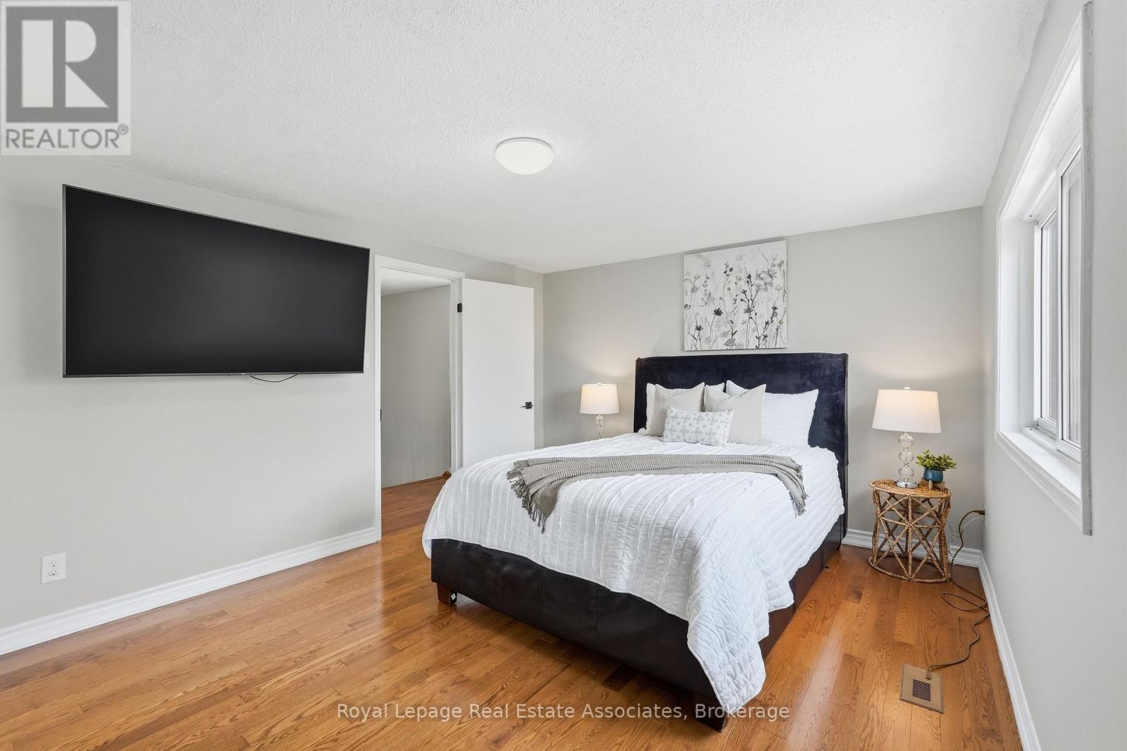 8 SPARROW COURT - 20