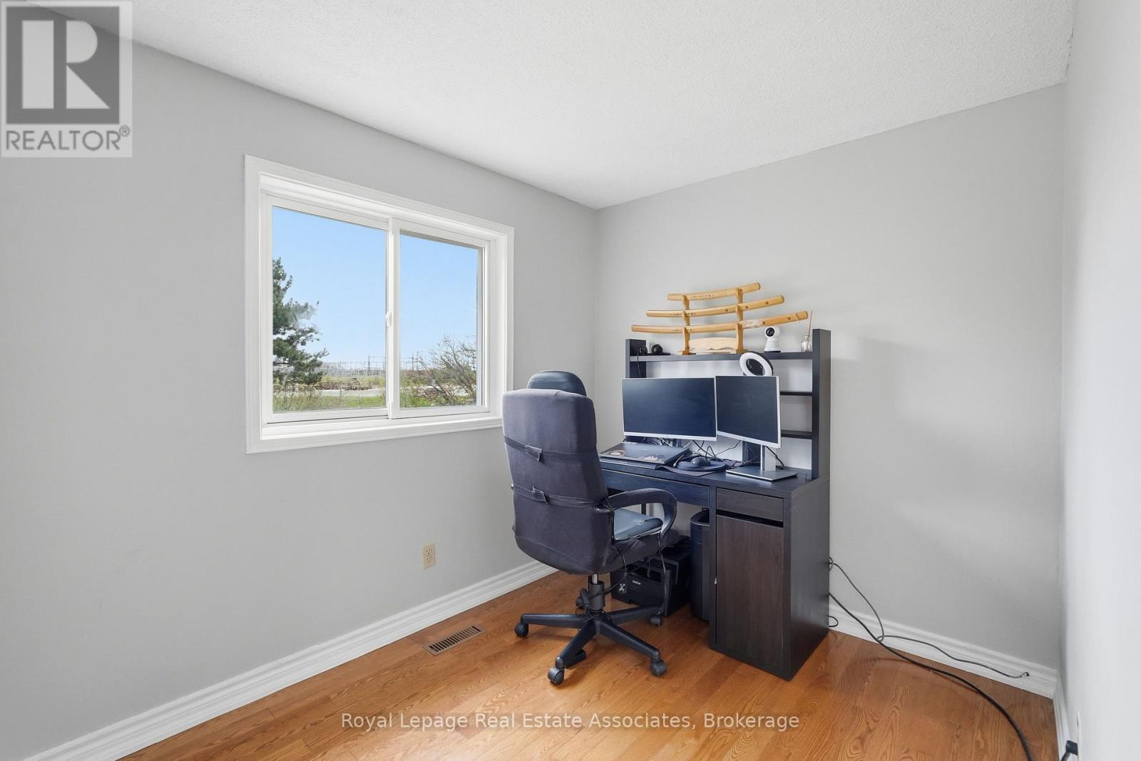 8 SPARROW COURT - 22