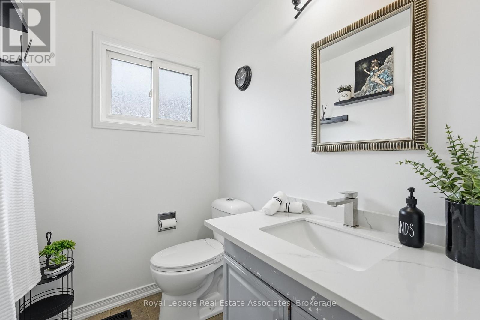 8 SPARROW COURT - 23