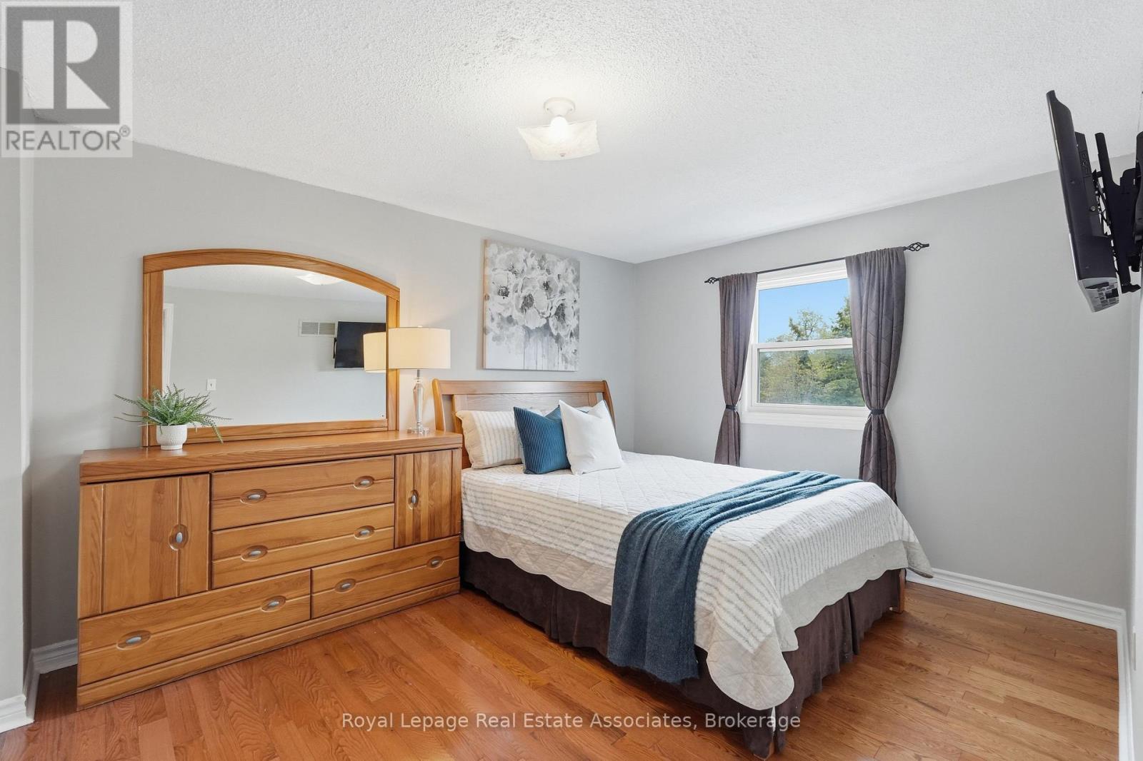 8 SPARROW COURT - 25