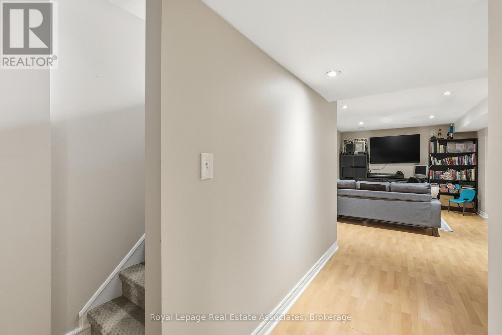 8 SPARROW COURT - 30