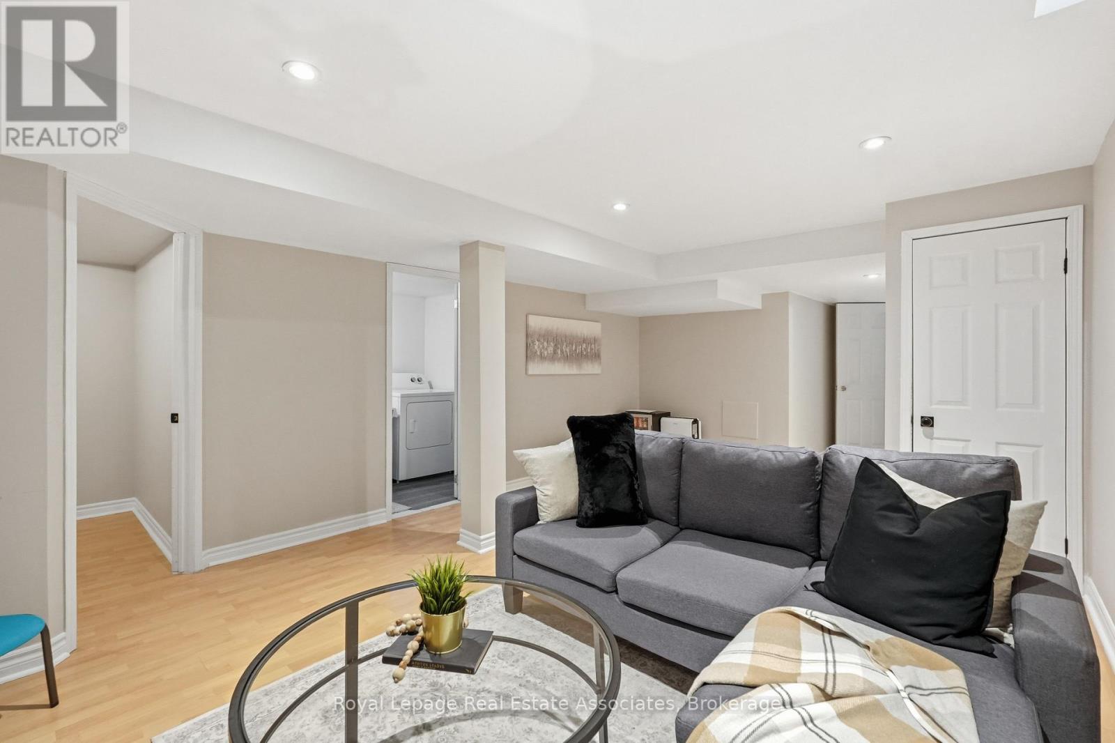 8 SPARROW COURT - 33