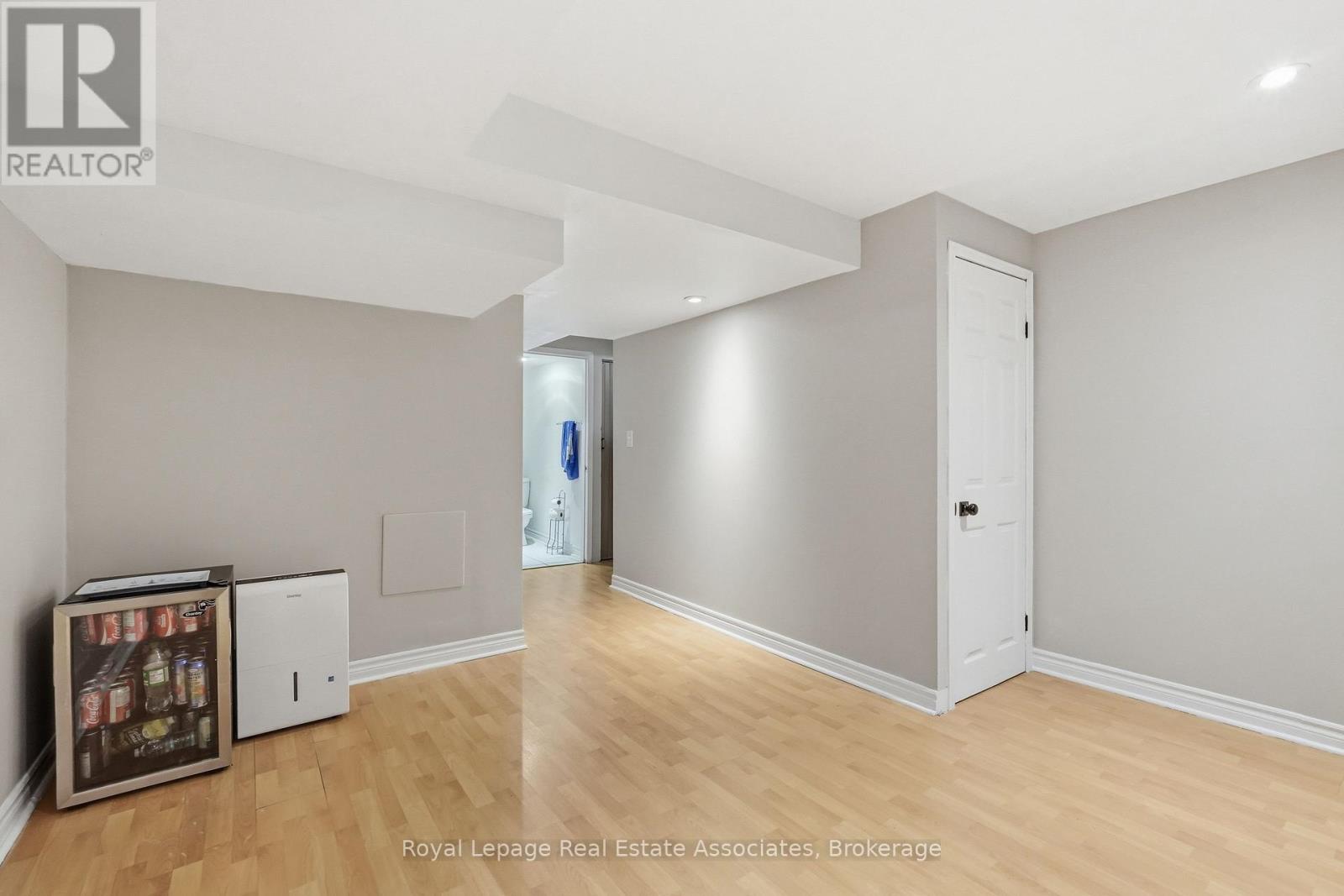 8 SPARROW COURT - 34