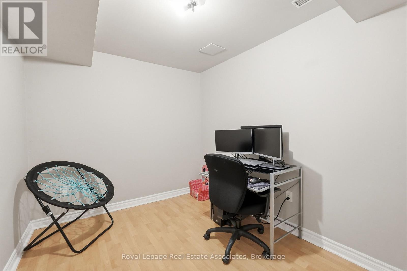 8 SPARROW COURT - 35