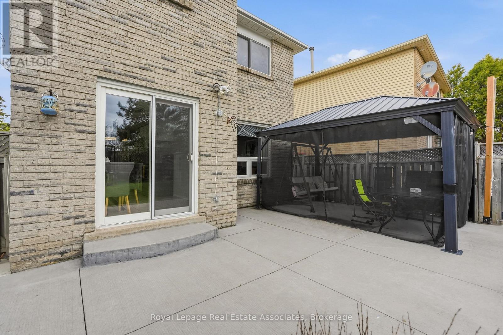 8 SPARROW COURT - 39