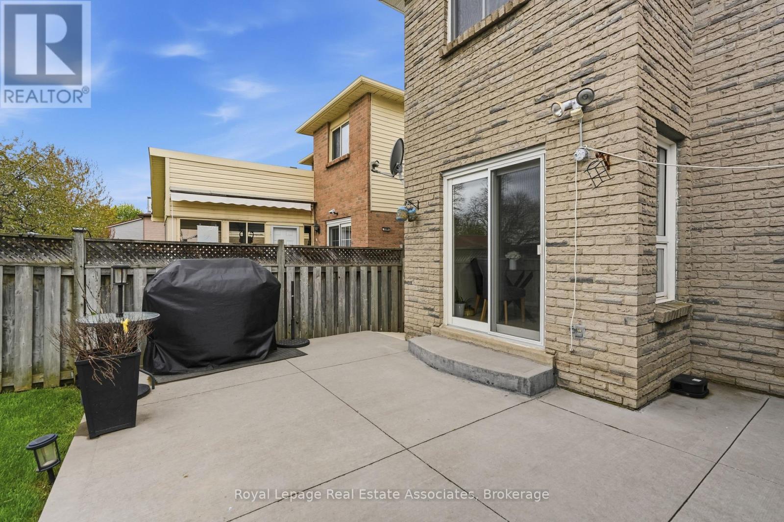 8 SPARROW COURT - 40
