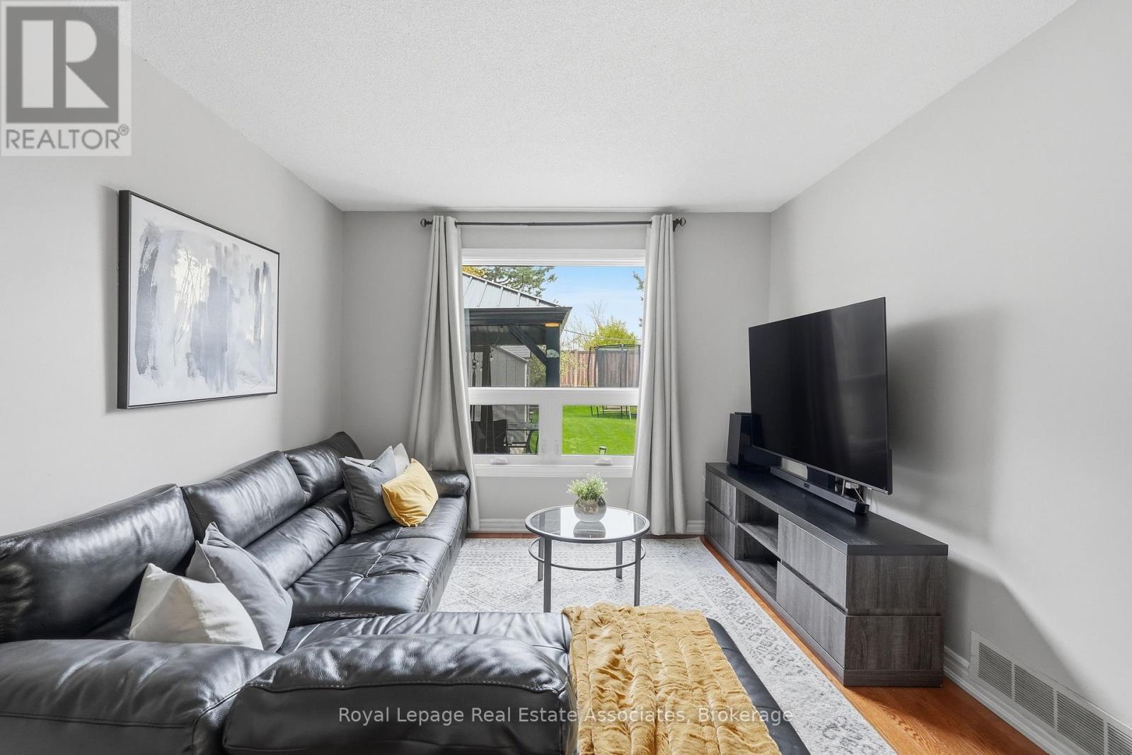 8 SPARROW COURT - 7