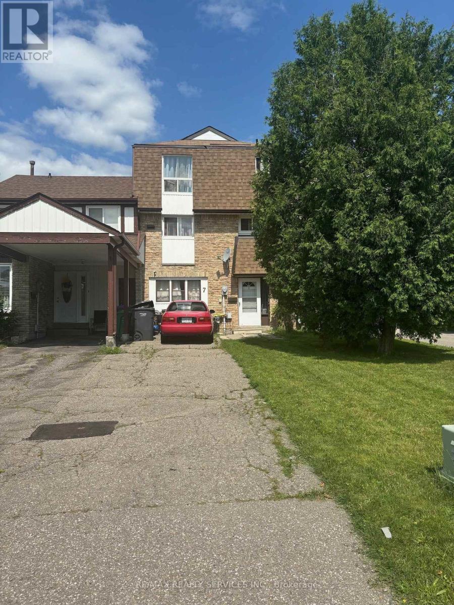 7 FANSHAWE DRIVE - 1