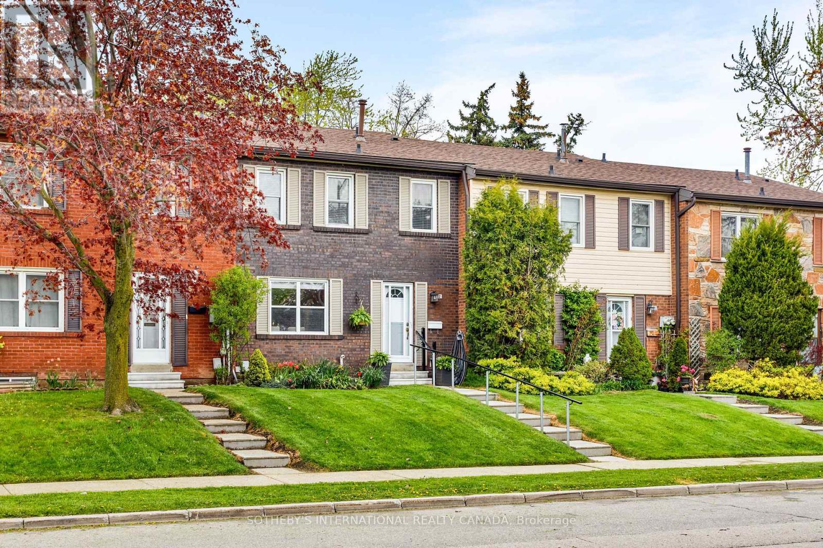 #62 2825 GANANOQUE DRIVE - 2