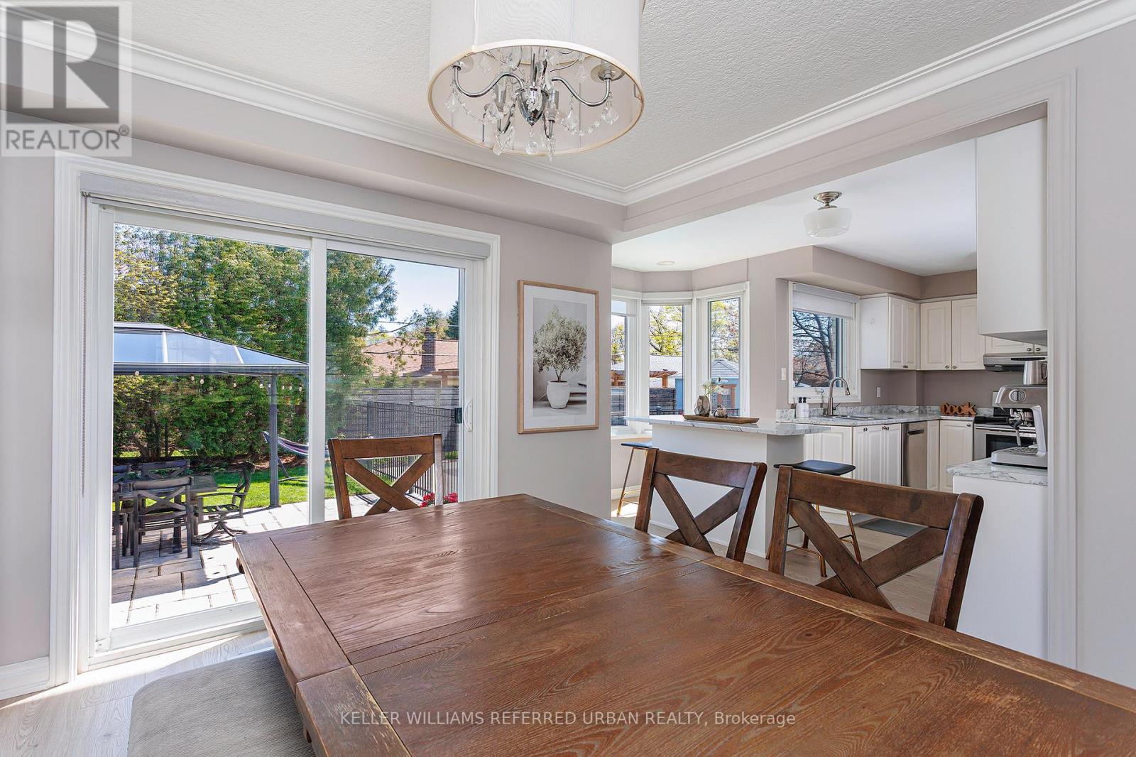 8 MARKWOOD CRESCENT - 11