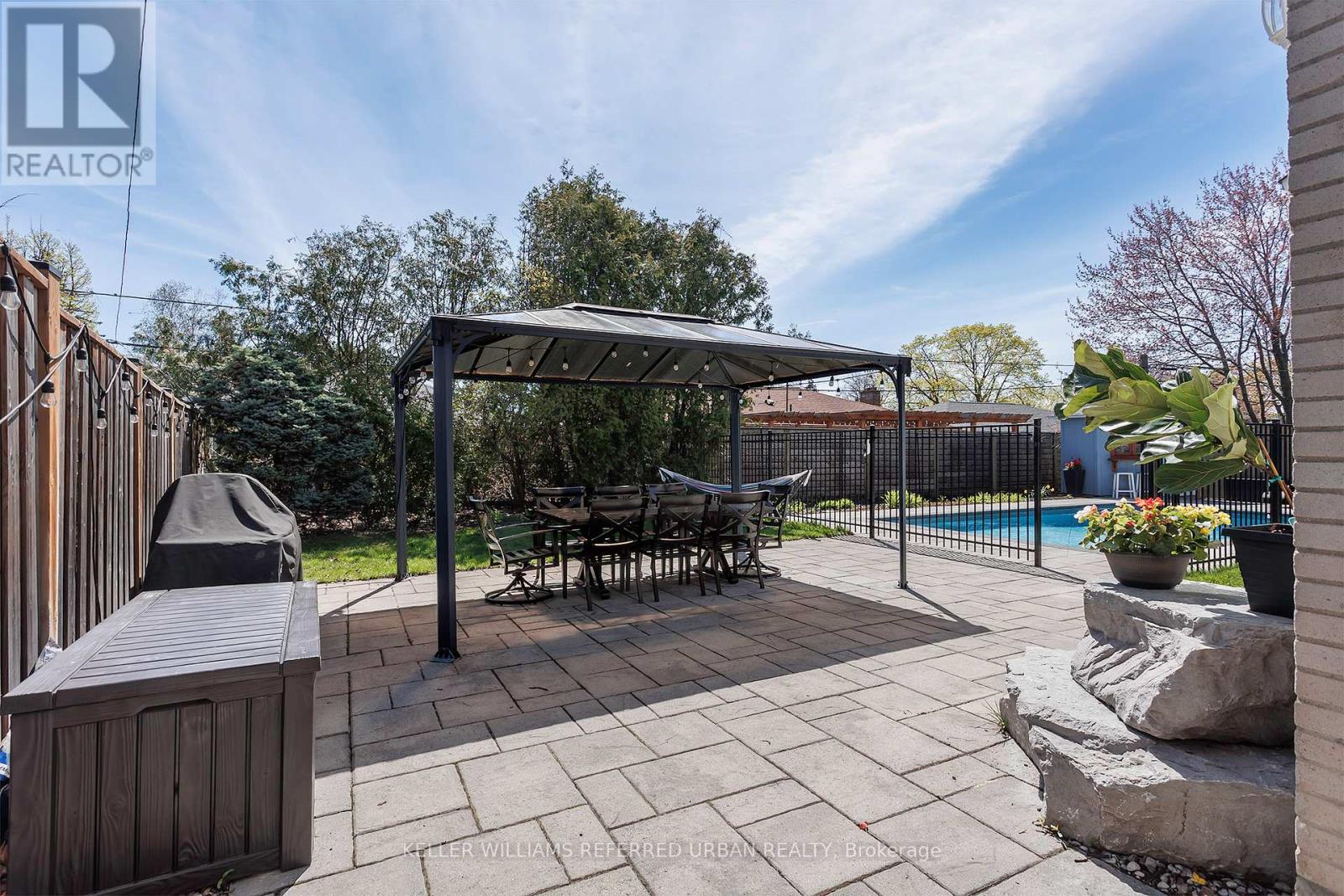 8 MARKWOOD CRESCENT - 13