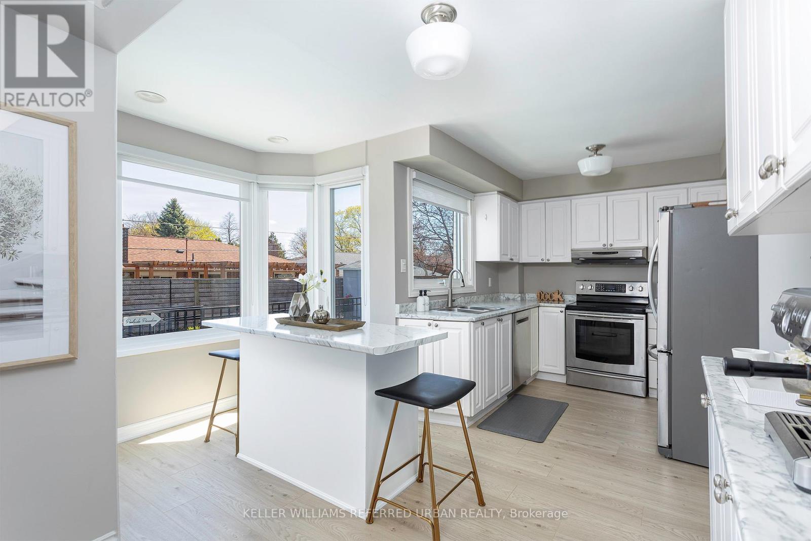 8 MARKWOOD CRESCENT - 15
