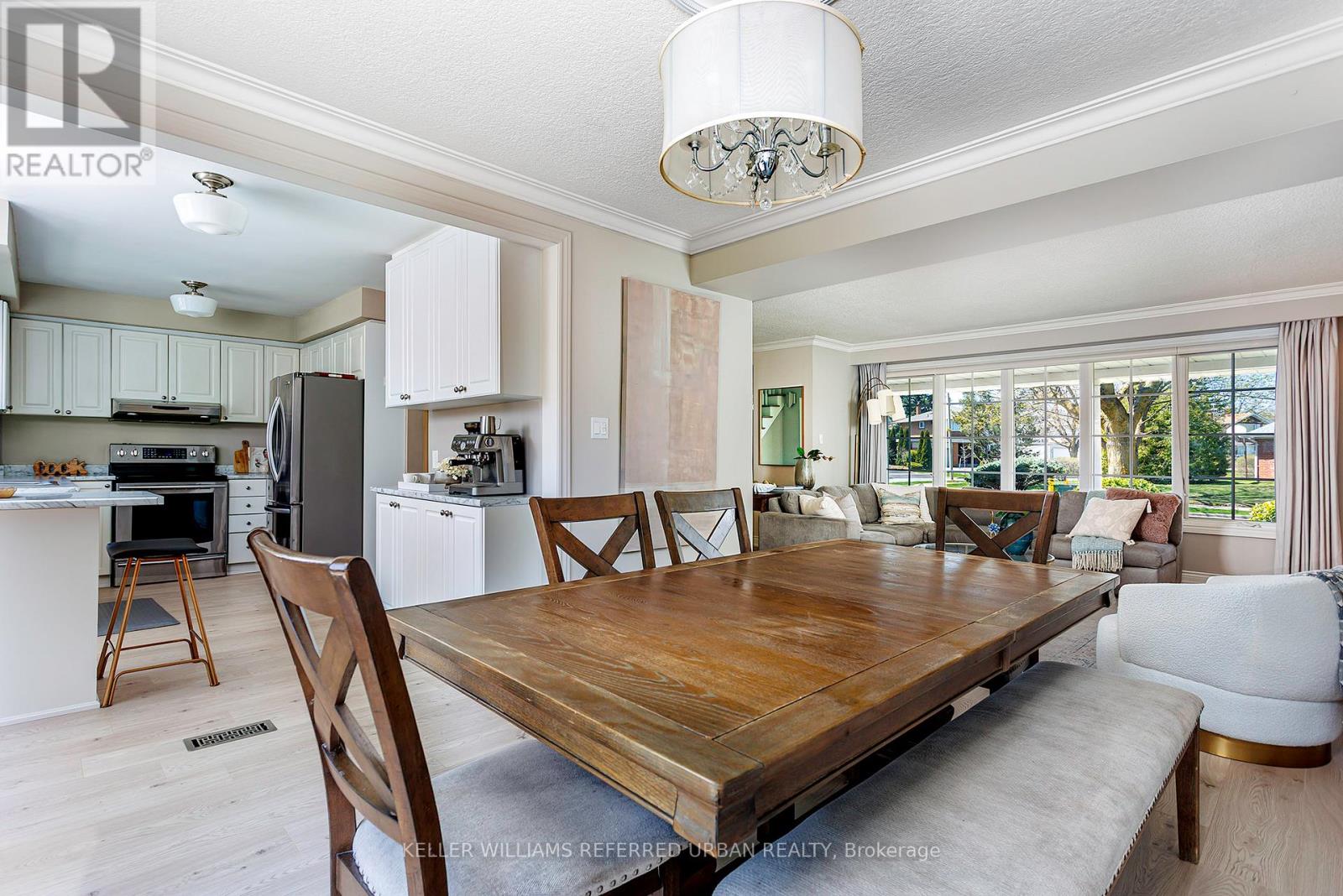 8 MARKWOOD CRESCENT - 17