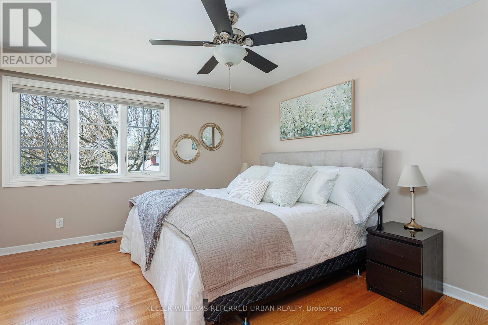 8 MARKWOOD CRESCENT - 21