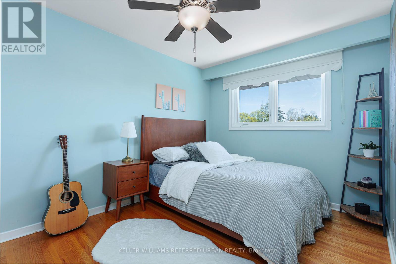8 MARKWOOD CRESCENT - 23