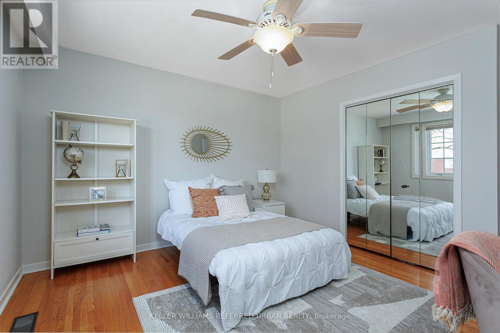 8 MARKWOOD CRESCENT - 25