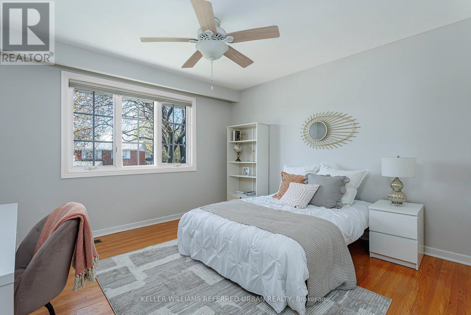 8 MARKWOOD CRESCENT - 27