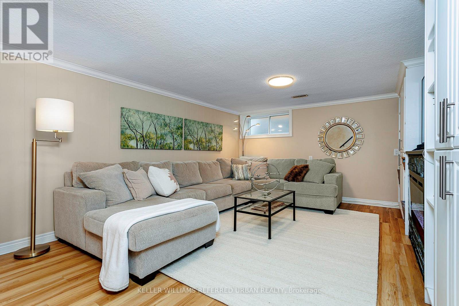 8 MARKWOOD CRESCENT - 30