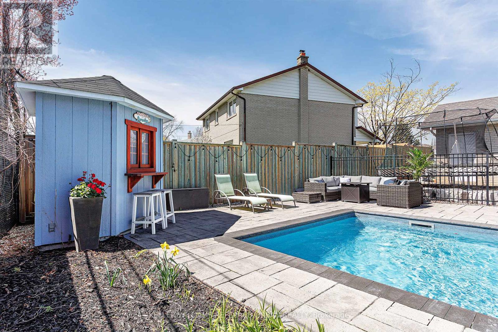 8 MARKWOOD CRESCENT - 36