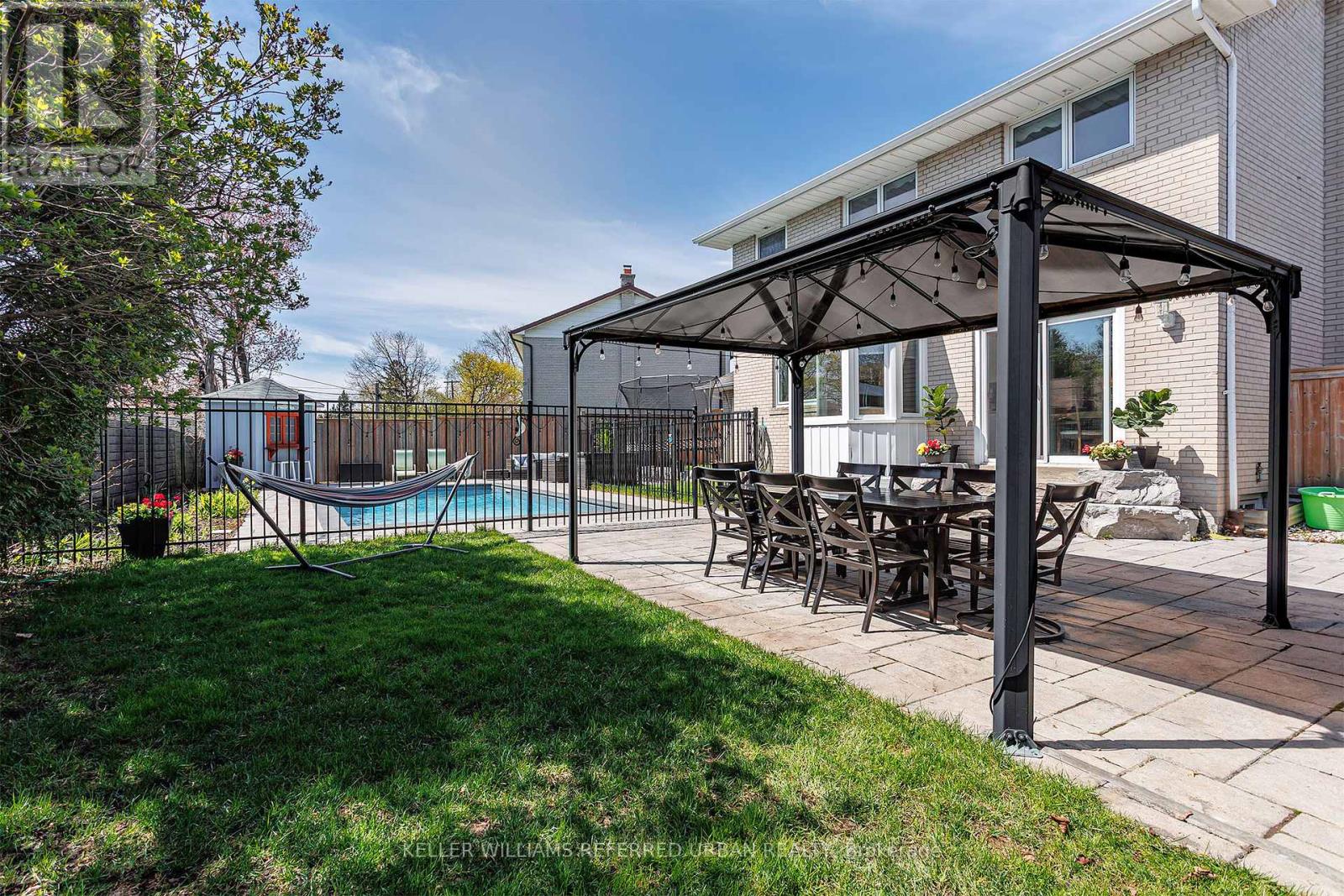 8 MARKWOOD CRESCENT - 38
