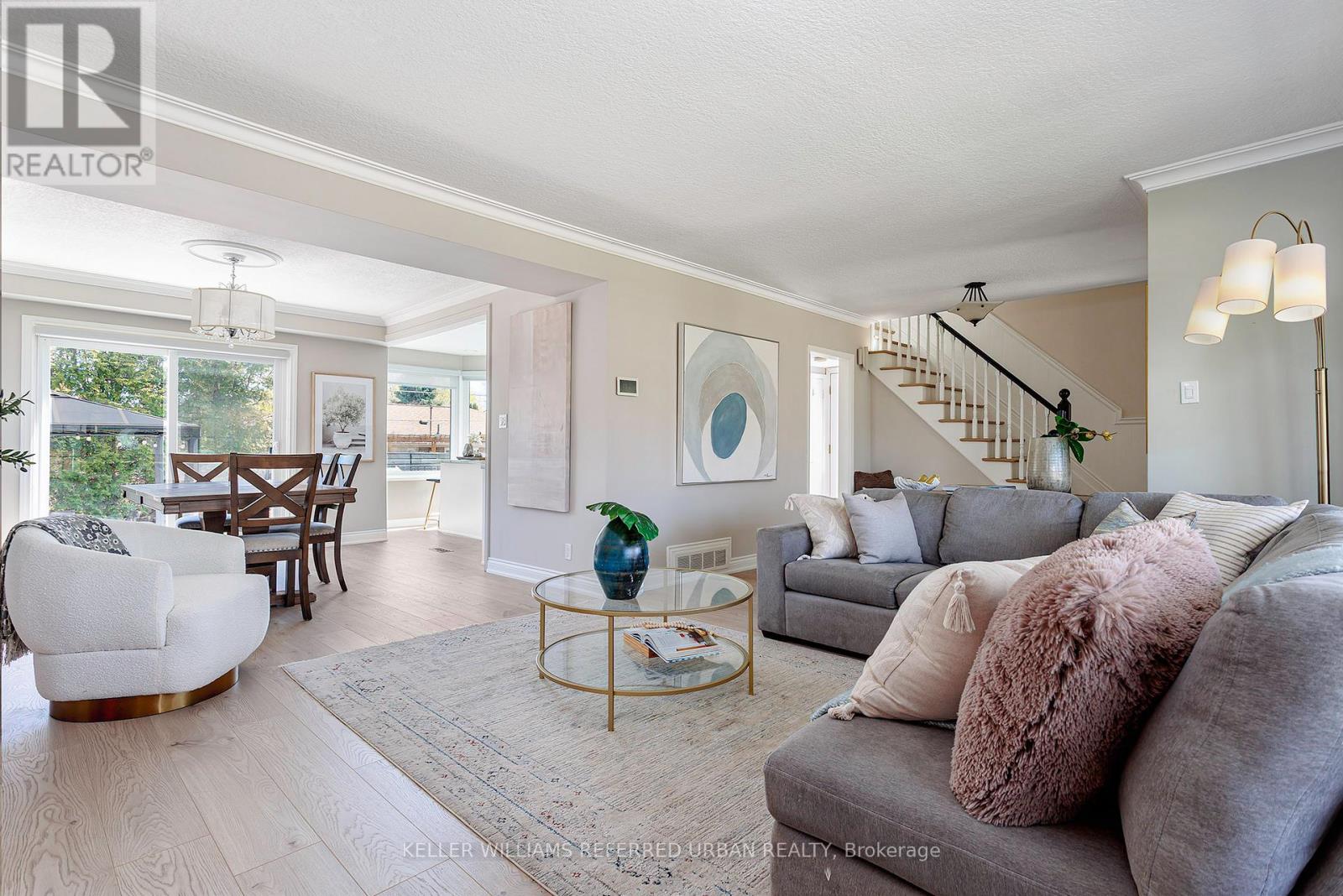 8 MARKWOOD CRESCENT - 9