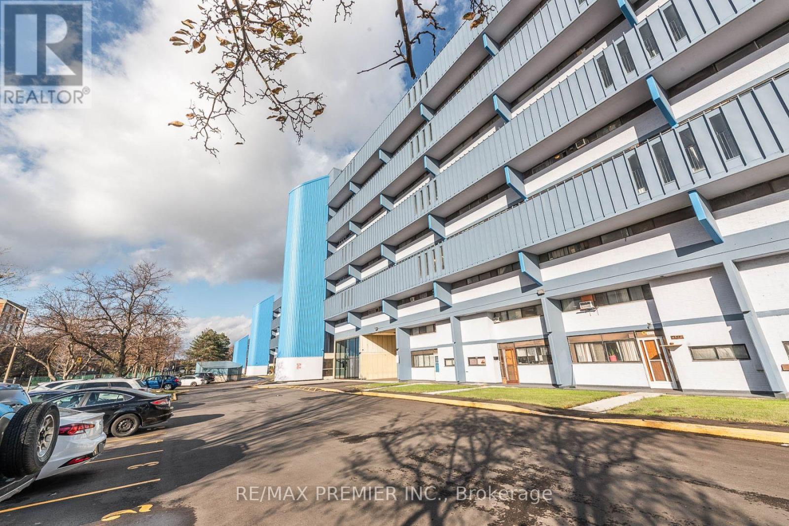 #612 4673 JANE STREET - 3