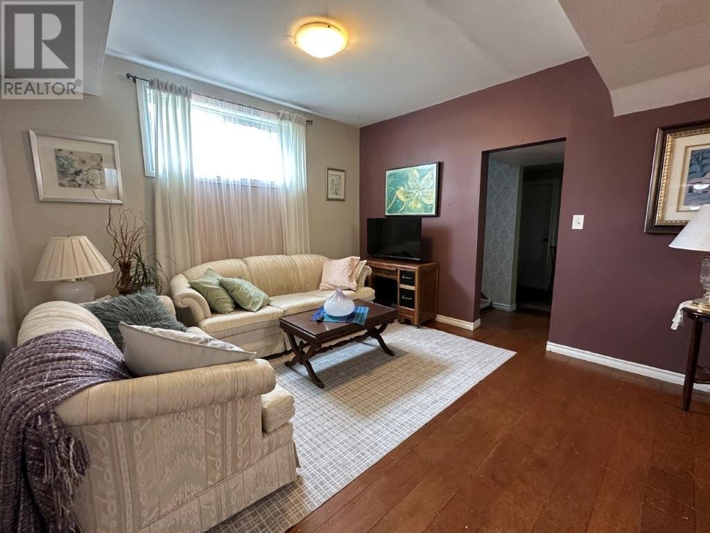19 White Boulevard - 34