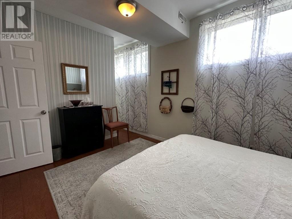 19 White Boulevard - 36