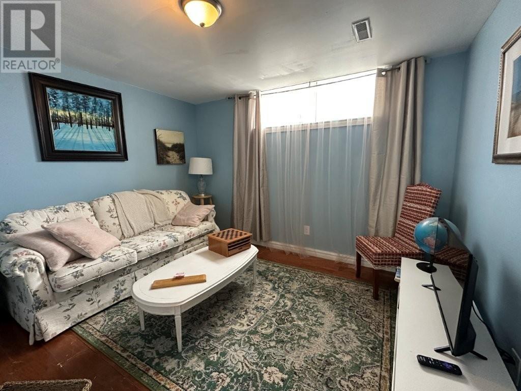 19 White Boulevard - 40
