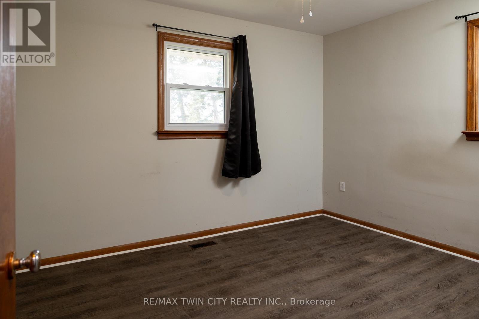 522 ELLIS AVENUE - 18